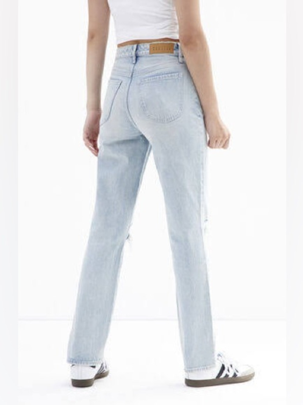 PacSun High Rise Distressed Dad Jeans – Size 22 (waist measures 23)